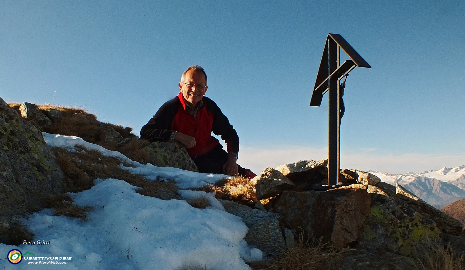 In vetta al Monte Valegino (2415 m) con bellla piccola croce, poi...sconparsa !